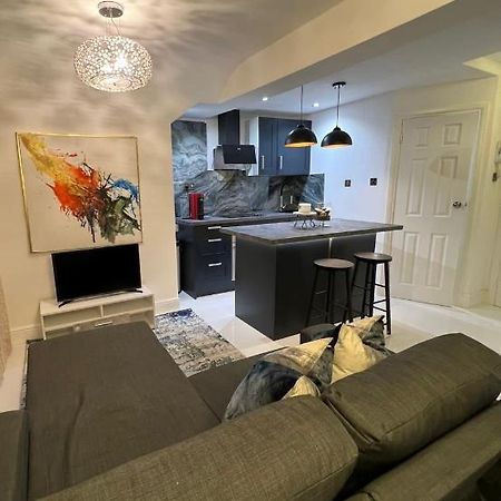 Newly Renovated Modern Studio Apartment In West Kensington London Exteriör bild