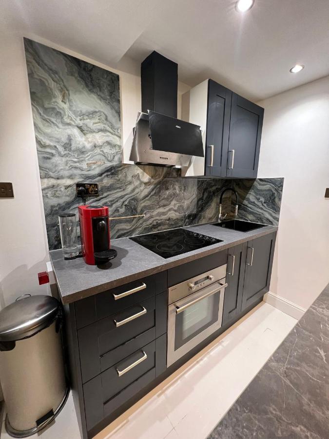 Newly Renovated Modern Studio Apartment In West Kensington London Exteriör bild
