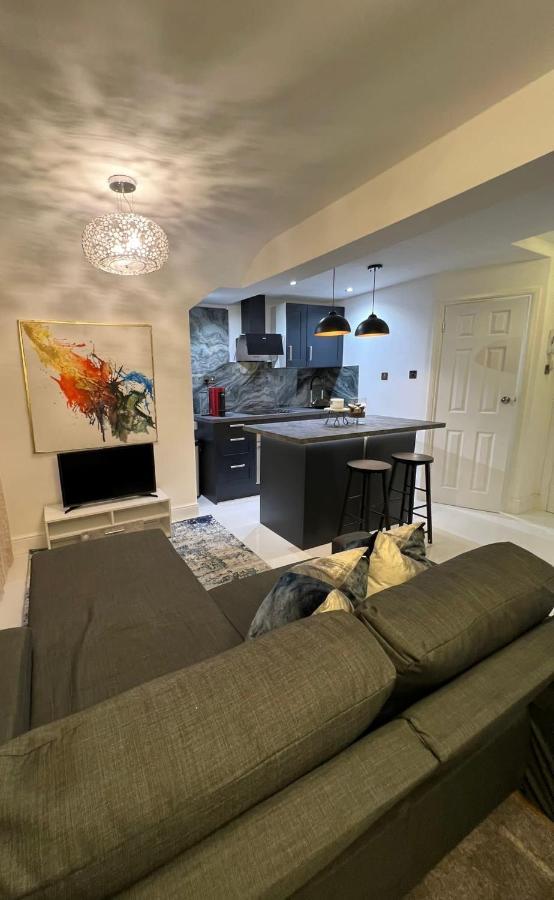 Newly Renovated Modern Studio Apartment In West Kensington London Exteriör bild