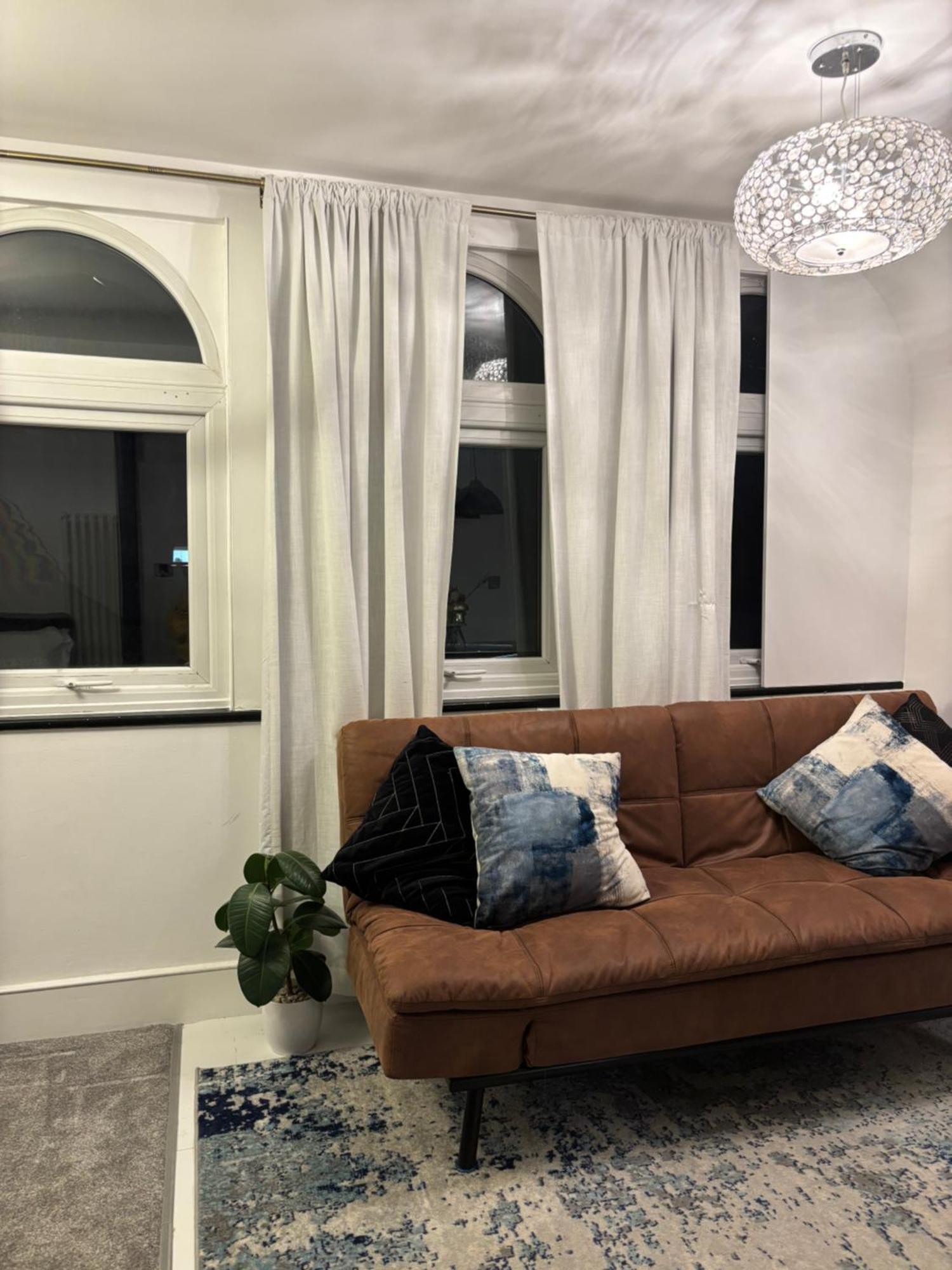 Newly Renovated Modern Studio Apartment In West Kensington London Exteriör bild