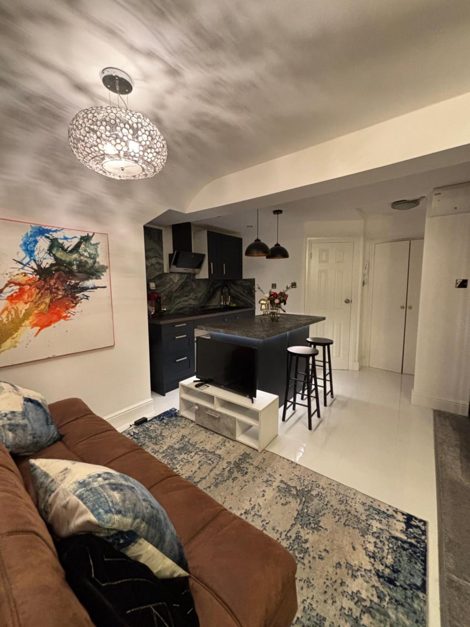Newly Renovated Modern Studio Apartment In West Kensington London Exteriör bild