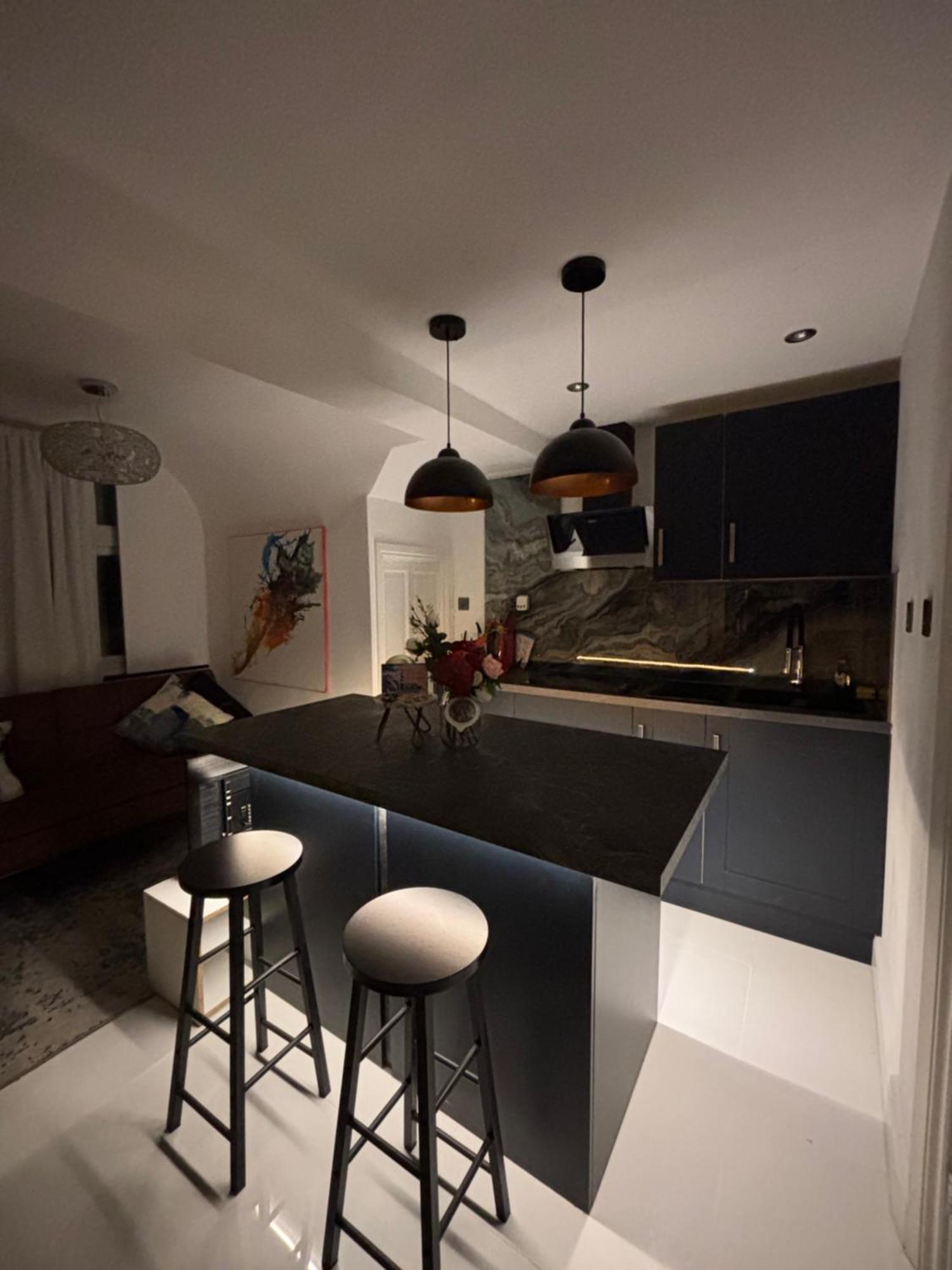 Newly Renovated Modern Studio Apartment In West Kensington London Exteriör bild