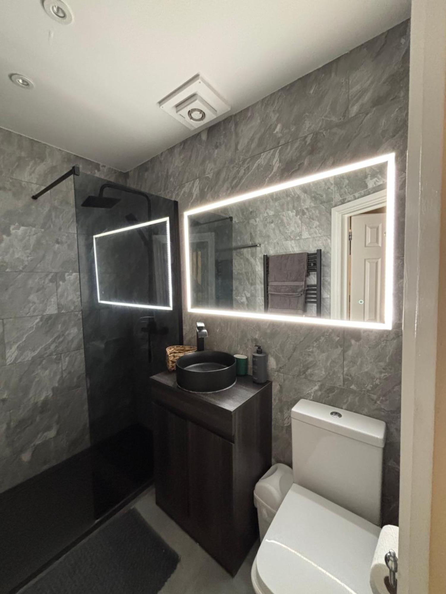 Newly Renovated Modern Studio Apartment In West Kensington London Exteriör bild